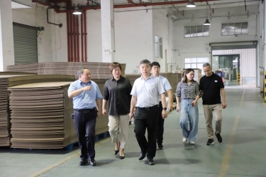 平湖市委常委、副市長(zhǎng)張斌蒞臨景興紙業(yè)全資子公司平湖景包調(diào)研殘疾人就業(yè)工作