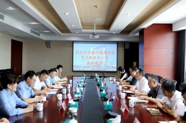 嘉興南湖學(xué)院黨委副書(shū)記、校長(zhǎng)賈文勝一行蒞臨景興紙業(yè)調(diào)研交流